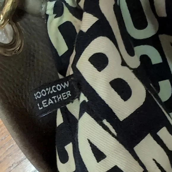 Marc Jacobs Beige Leather Shoulder Bag with Gold Accents - Picture 6 of 7